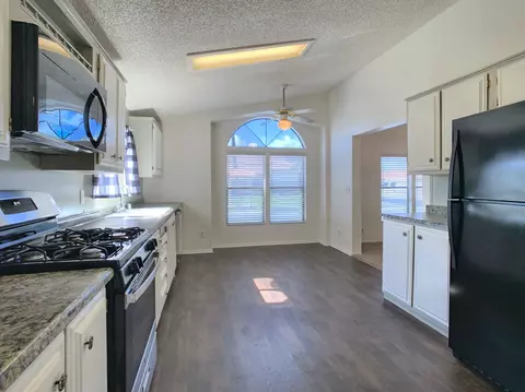Kitchen - 700 Bahama Dr, Hemet, CA 92543 photo 1 of 5