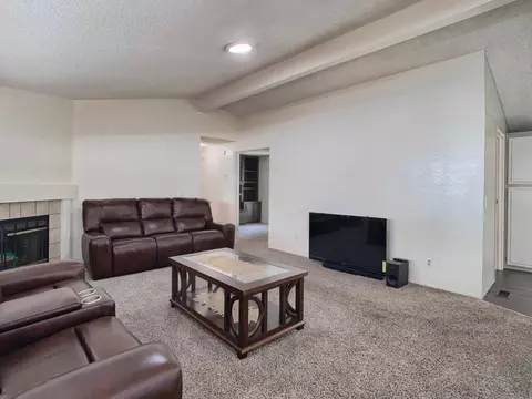 Living - 700 Bahama Dr, Hemet, CA 92543 photo 1 of 8