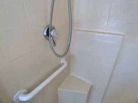 Bath - 700 Bahama Dr, Hemet, CA 92543 photo 1 of 6