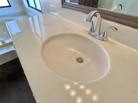 Bath - 700 Bahama Dr, Hemet, CA 92543 photo 5 of 6