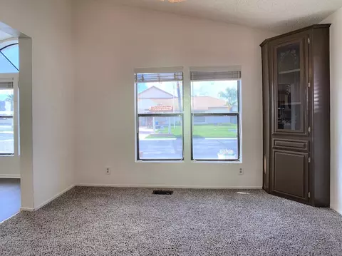 Living - 700 Bahama Dr, Hemet, CA 92543 photo 6 of 8