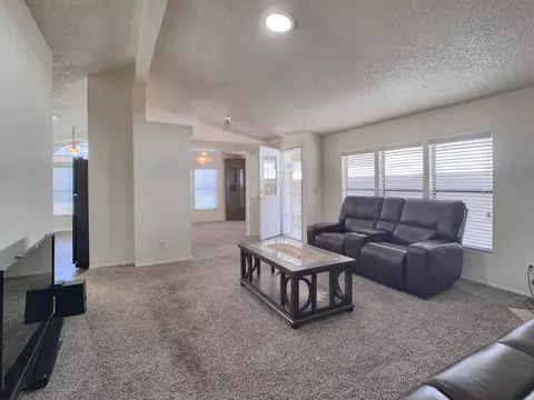 Living - 700 Bahama Dr, Hemet, CA 92543 photo 4 of 8