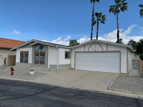 Exterior - 700 Bahama Dr, Hemet, CA 92543 photo 3 of 14