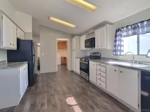 Kitchen - 700 Bahama Dr, Hemet, CA 92543 photo 3 of 5