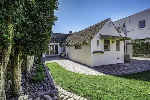 Exterior - 7721 Ivanhoe Ave E, La Jolla, CA 92037 photo 11 of 17