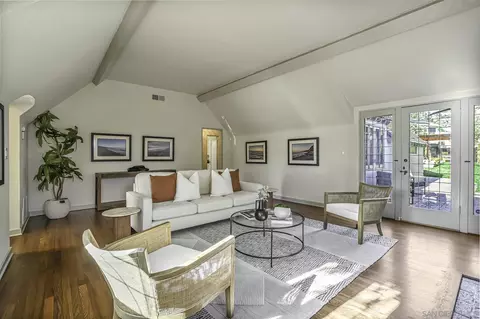 Living - 7721 Ivanhoe Ave E, La Jolla, CA 92037 photo 2 of 4