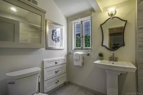 Bath - 7721 Ivanhoe Ave E, La Jolla, CA 92037 photo 3 of 3
