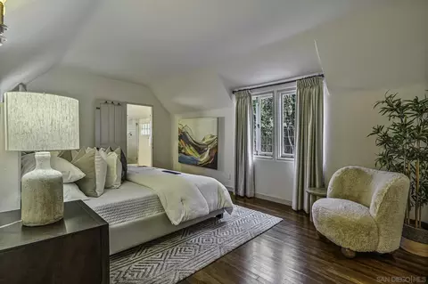 Bedroom - 7721 Ivanhoe Ave E, La Jolla, CA 92037 photo 1 of 4