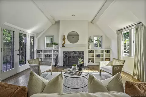 Living - 7721 Ivanhoe Ave E, La Jolla, CA 92037 photo 3 of 4