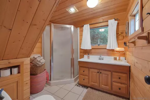 Bath - 964 Chapin Dr, Julian, CA 92036 photo 1 of 2