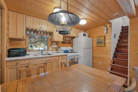 Kitchen - 964 Chapin Dr, Julian, CA 92036 photo 3 of 3