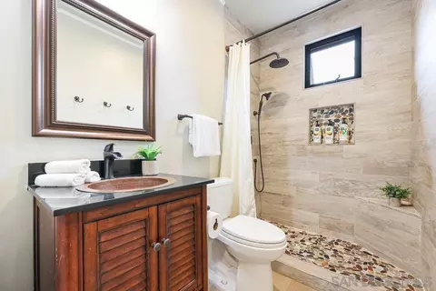 Bath - 720 Valley Ave, Solana Beach, CA 92075 photo 1 of 1
