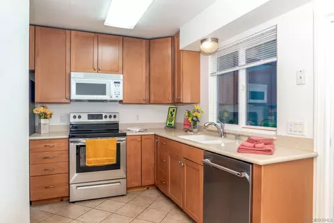 9445 Carlton Oaks Dr #D, Santee, CA 92071 photo 17