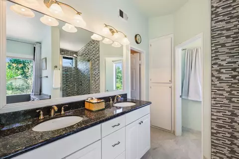 Bath - 1769 Willowhaven Rd, Encinitas, CA 92024 photo 3 of 5