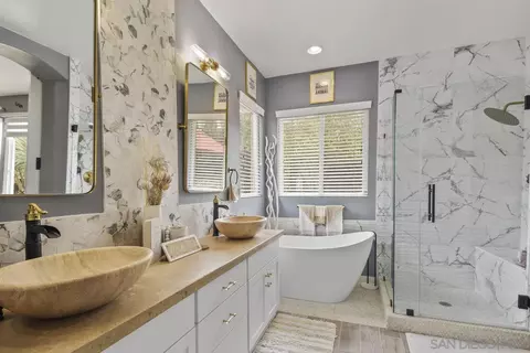 Bath - 1622 Coolsprings Ct, Chula Vista, CA 91913 photo 3 of 4