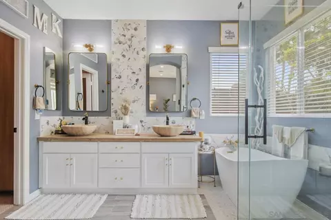 Bath - 1622 Coolsprings Ct, Chula Vista, CA 91913 photo 2 of 4