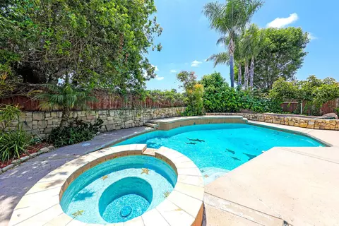 Exterior - 2607 Jacaranda Ave, Carlsbad, CA 92009 photo 4 of 6