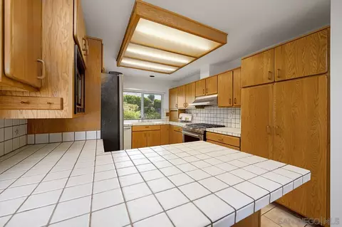 2711 S Barcelona St, Spring Valley, CA 91977 photo 8