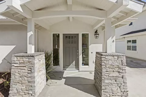 1010 S 44th St, San Diego, CA 92113