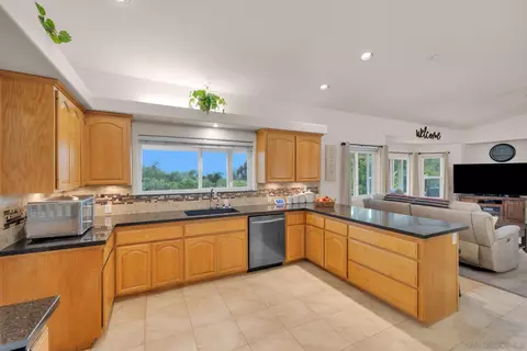 2320 E Mission Rd, Fallbrook, CA 92028 photo 24