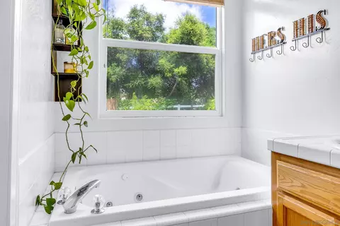Bath - 12948 Wildcat Canyon Rd, Lakeside, CA 92040 photo 4 of 5