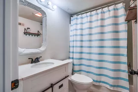 Bath - 512 Coudures Way, Perris, CA 92571 photo 2 of 2
