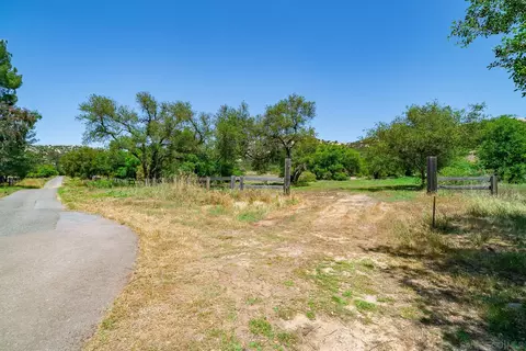 rainbow heights rd, Fallbrook, CA 92028 photo 2