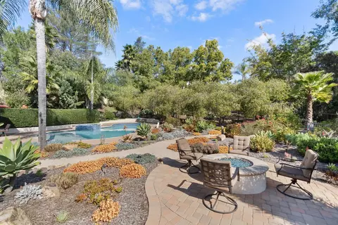 Exterior - 452 Avenida Adobe, Escondido, CA 92029 photo 4 of 6