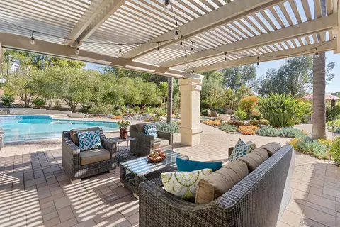 Exterior - 452 Avenida Adobe, Escondido, CA 92029 photo 6 of 6