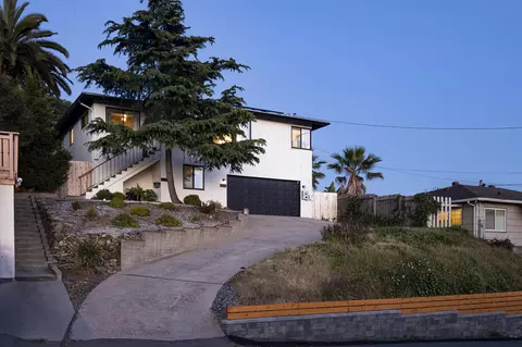 Exterior - 4701 Lee Ave, La Mesa, CA 91942 photo 9 of 10