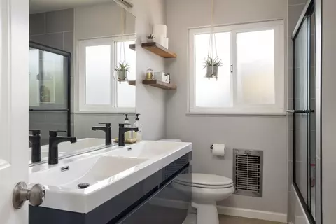Bath - 4701 Lee Ave, La Mesa, CA 91942 photo 3 of 3