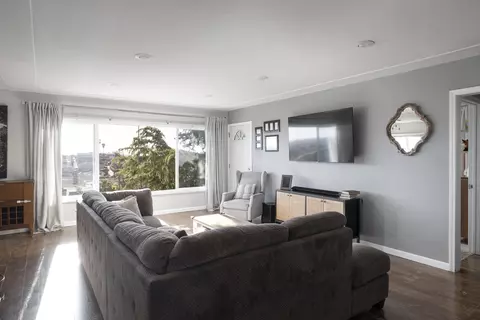 Living - 4701 Lee Ave, La Mesa, CA 91942 photo 4 of 5