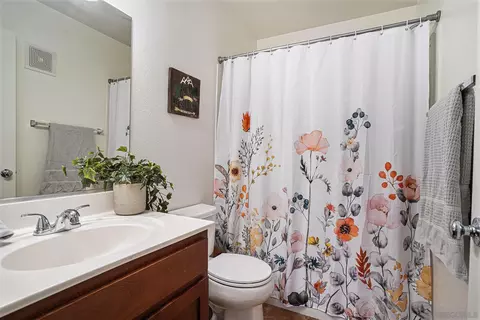Bath - 1565 Hackberry Pl, Chula Vista, CA 91915 photo 4 of 5