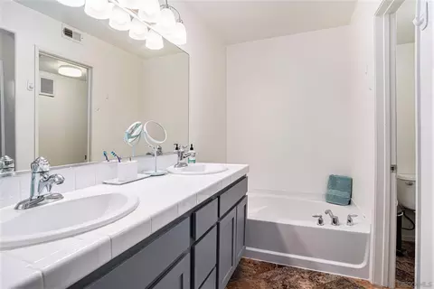 Bath - 1565 Hackberry Pl, Chula Vista, CA 91915 photo 2 of 5