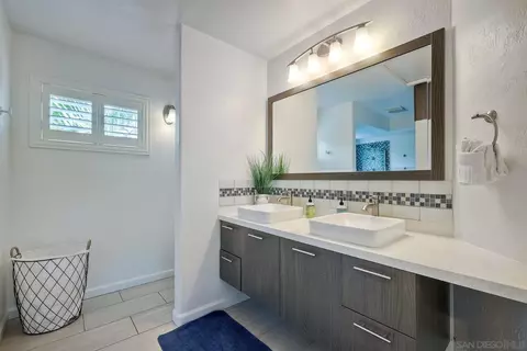 Bath - 1408 Caudor St, Encinitas, CA 92024 photo 2 of 6