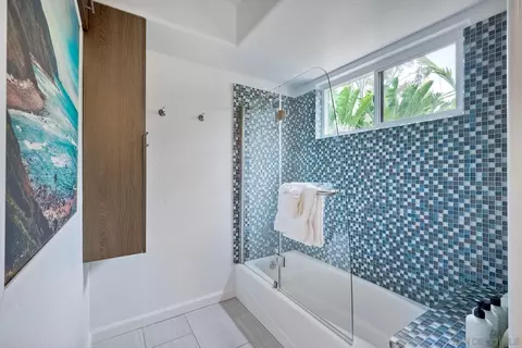 Bath - 1408 Caudor St, Encinitas, CA 92024 photo 3 of 6