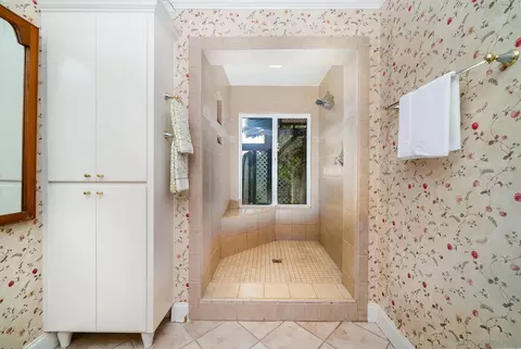 Bath - 1836 Via Entrada, Fallbrook, CA 92028 photo 2 of 3