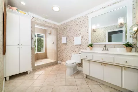 Bath - 1836 Via Entrada, Fallbrook, CA 92028 photo 1 of 3