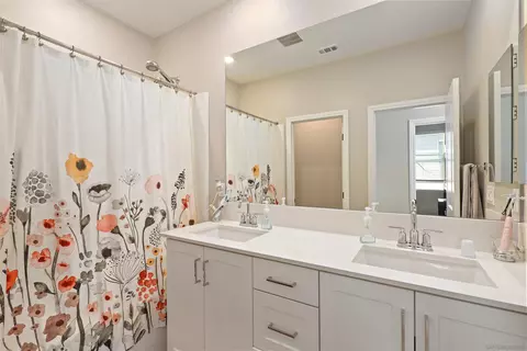 Bath - 1799 Whitmore Loop, Chula Vista, CA 91913 photo 2 of 4