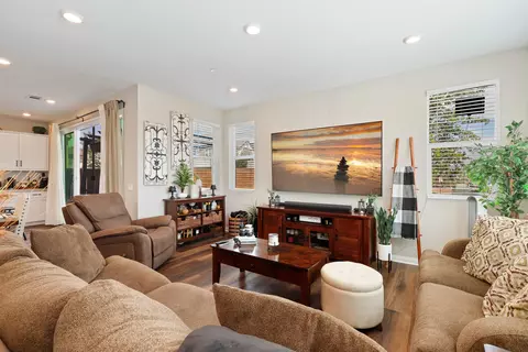 Living - 1799 Whitmore Loop, Chula Vista, CA 91913 photo 3 of 3