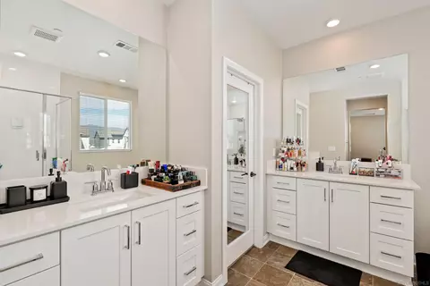 Bath - 1799 Whitmore Loop, Chula Vista, CA 91913 photo 3 of 4