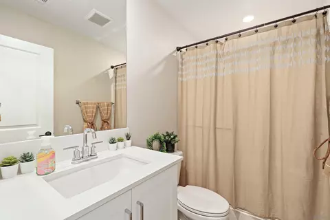 Bath - 1799 Whitmore Loop, Chula Vista, CA 91913 photo 1 of 4