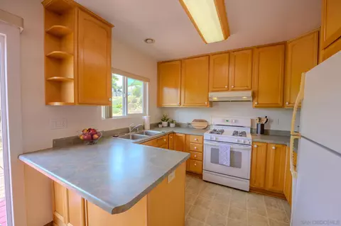 9269 Brookside Cir, Spring Valley, CA 91977 photo 5