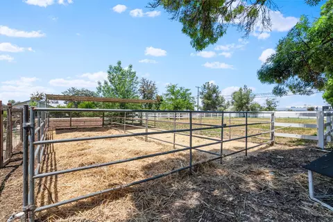 Exterior - 1422 Hanson Ln, Ramona, CA 92065 photo 9 of 17