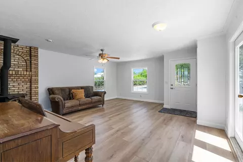 Living - 1422 Hanson Ln, Ramona, CA 92065 photo 6 of 6
