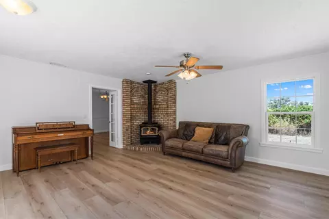 Living - 1422 Hanson Ln, Ramona, CA 92065 photo 5 of 6