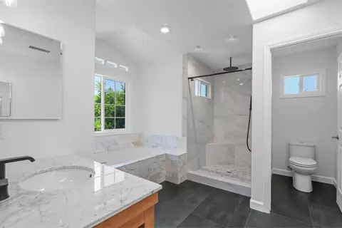 Bath - 1422 Hanson Ln, Ramona, CA 92065 photo 2 of 4