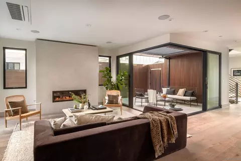 Living - 247 La Mesa Ave, Encinitas, CA 92024 photo 3 of 7