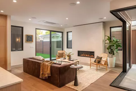 Living - 247 La Mesa Ave, Encinitas, CA 92024 photo 4 of 7