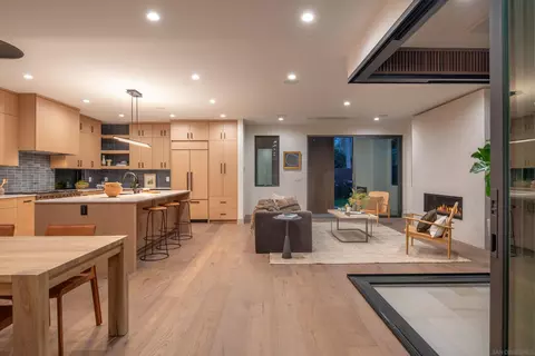 Living - 247 La Mesa Ave, Encinitas, CA 92024 photo 2 of 7